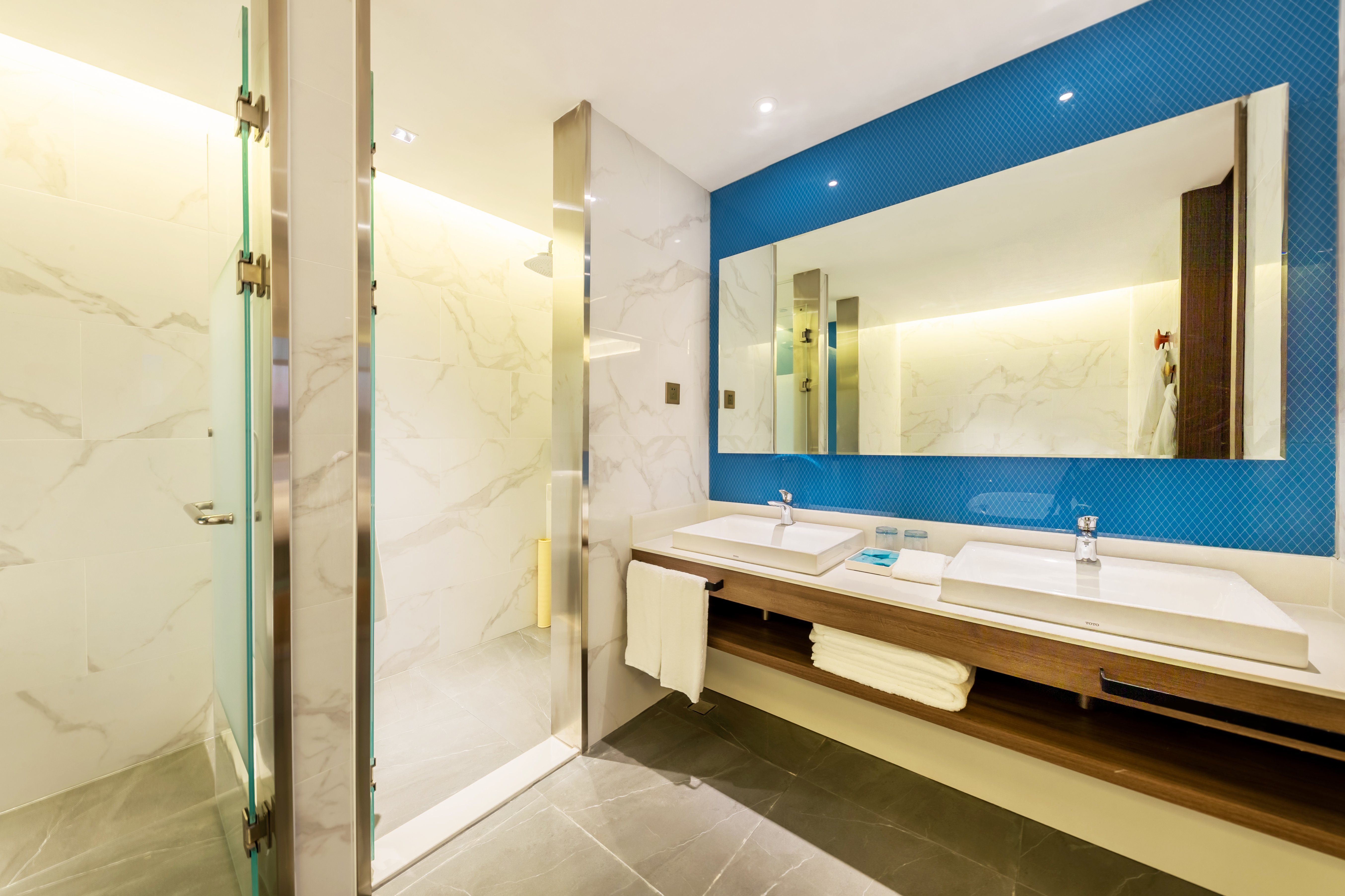 holiday inn express yichang riverside an ihg hotel