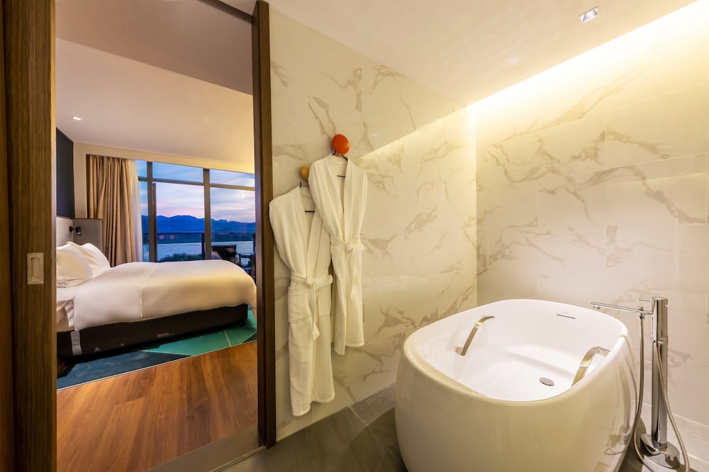holiday inn express yichang riverside an ihg hotel