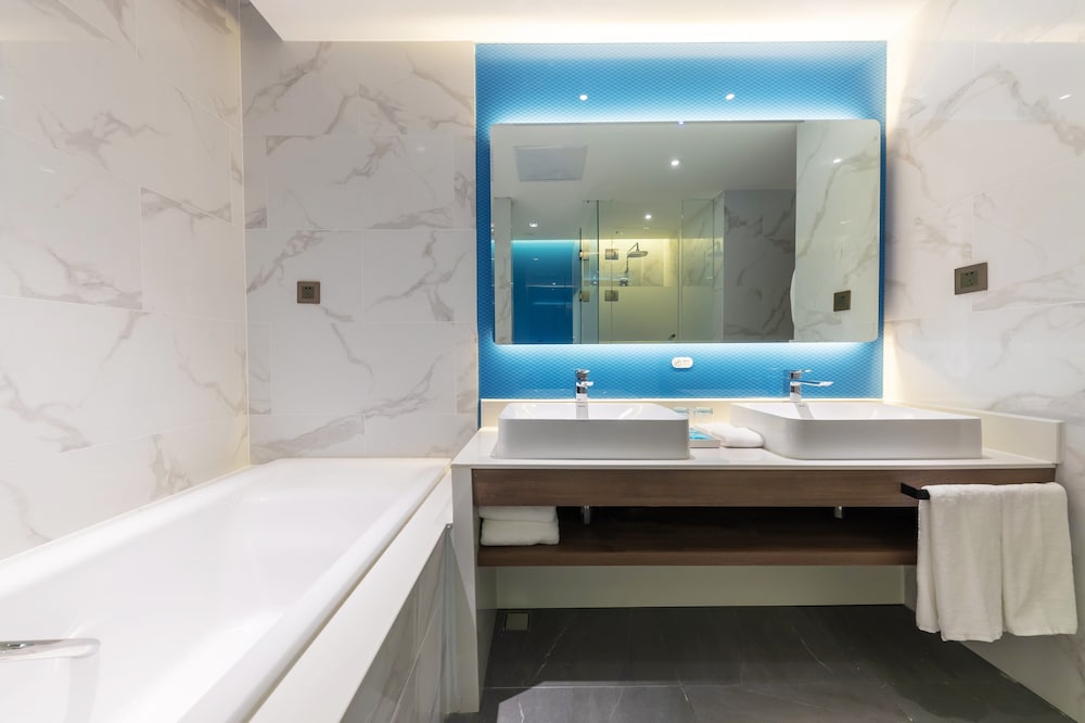 holiday inn express yichang riverside an ihg hotel