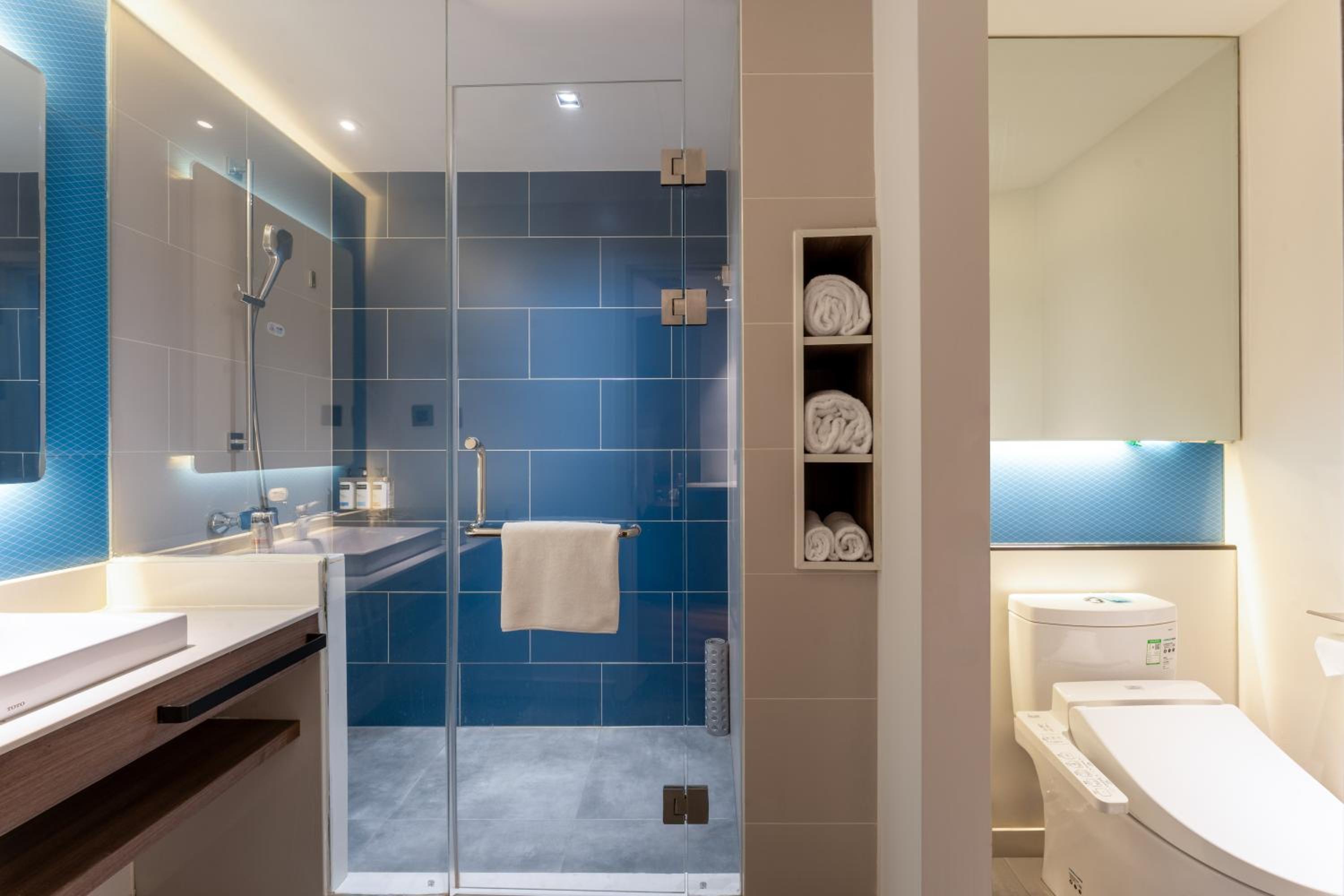 holiday inn express yichang riverside an ihg hotel