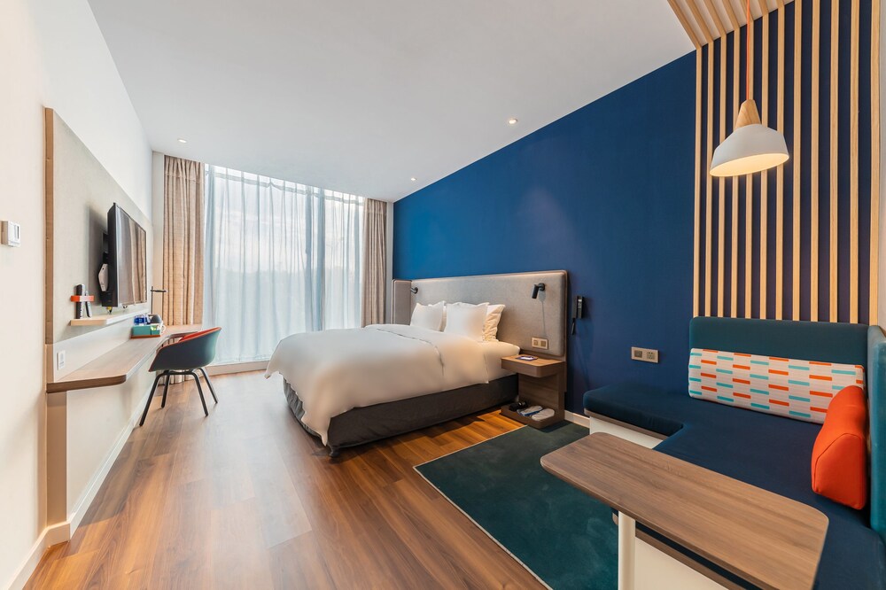 holiday inn express yichang riverside an ihg hotel