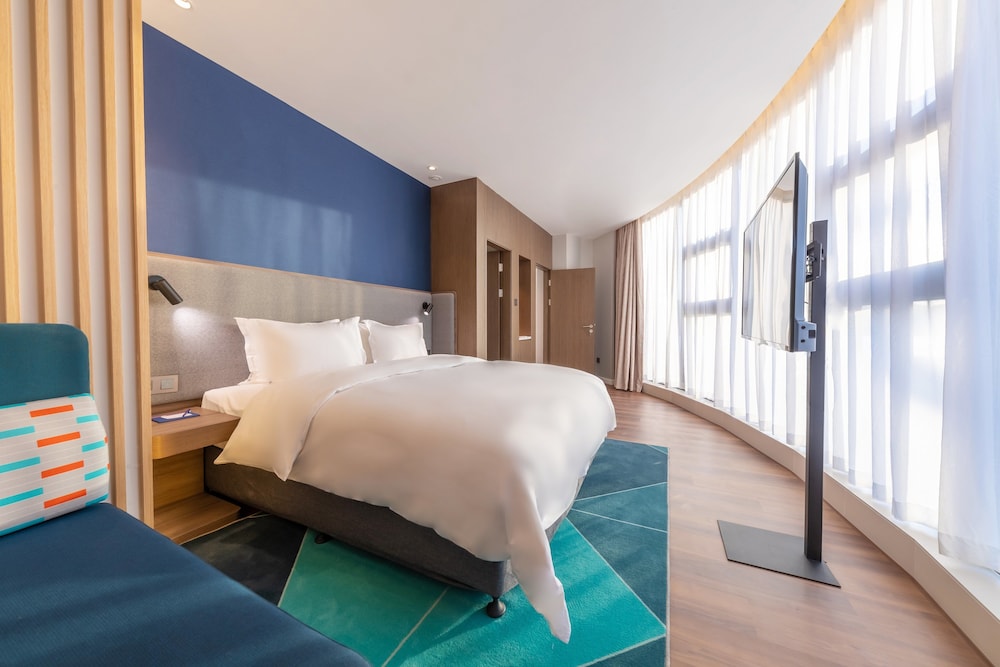 holiday inn express yichang riverside an ihg hotel