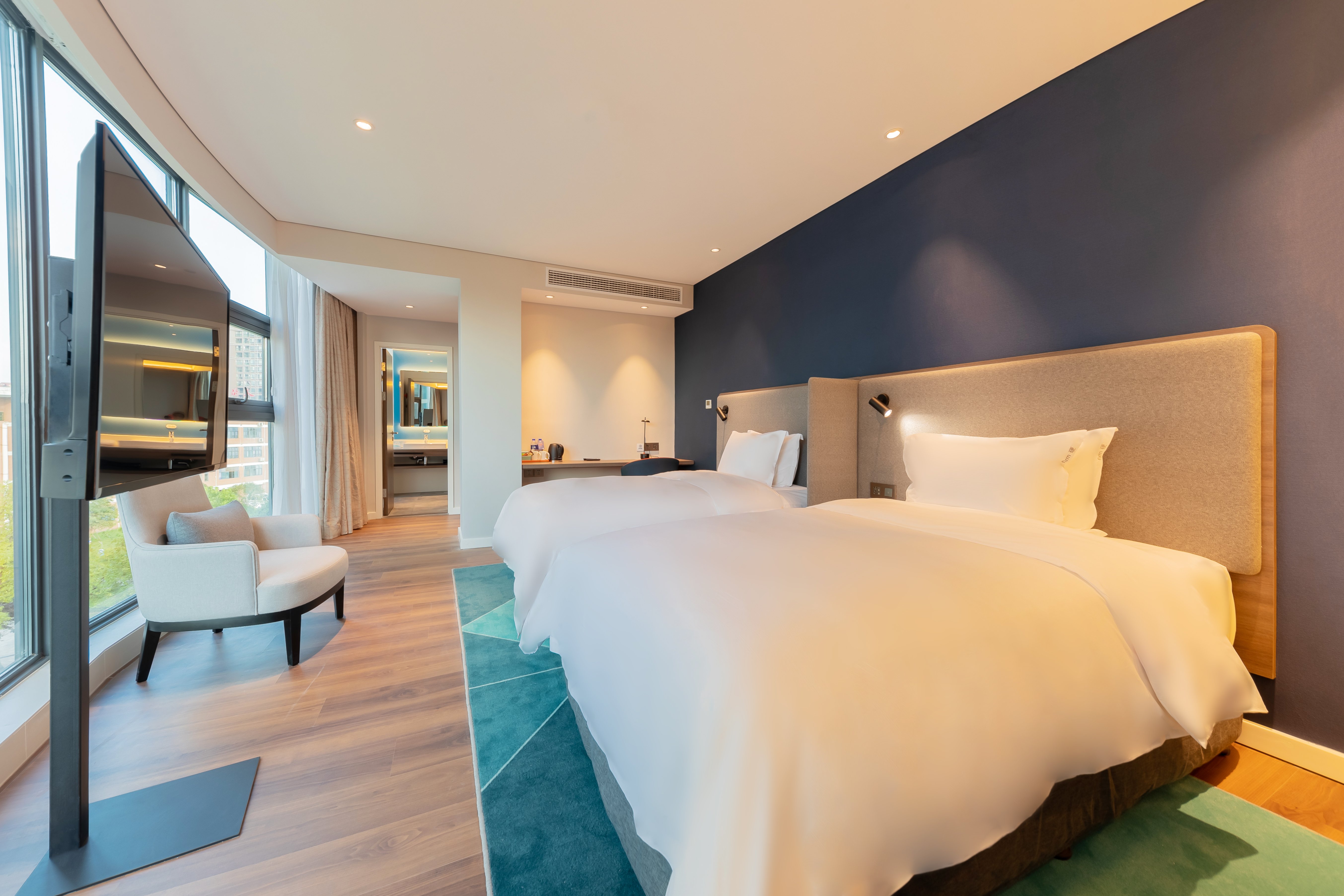 holiday inn express yichang riverside an ihg hotel
