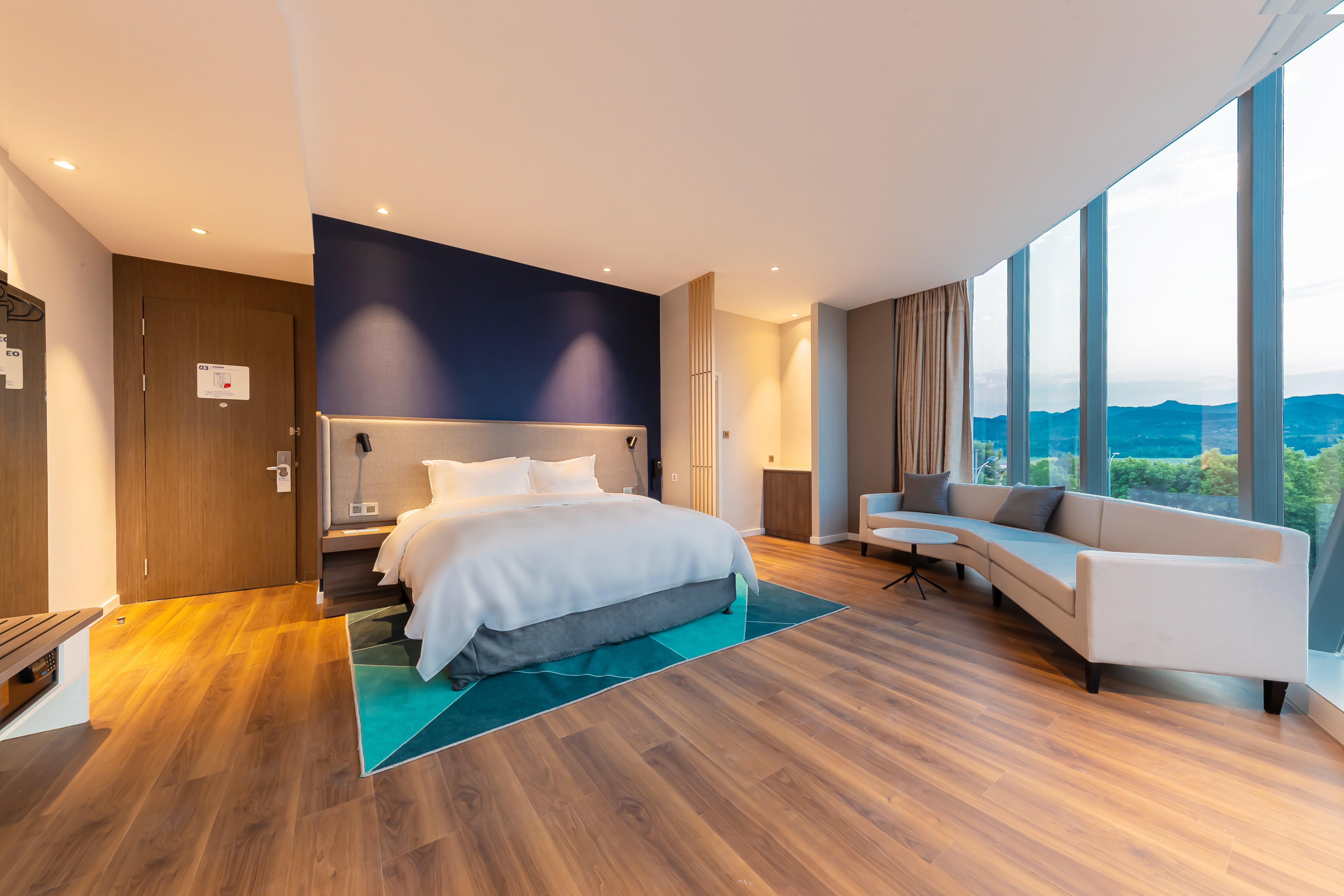 holiday inn express yichang riverside an ihg hotel