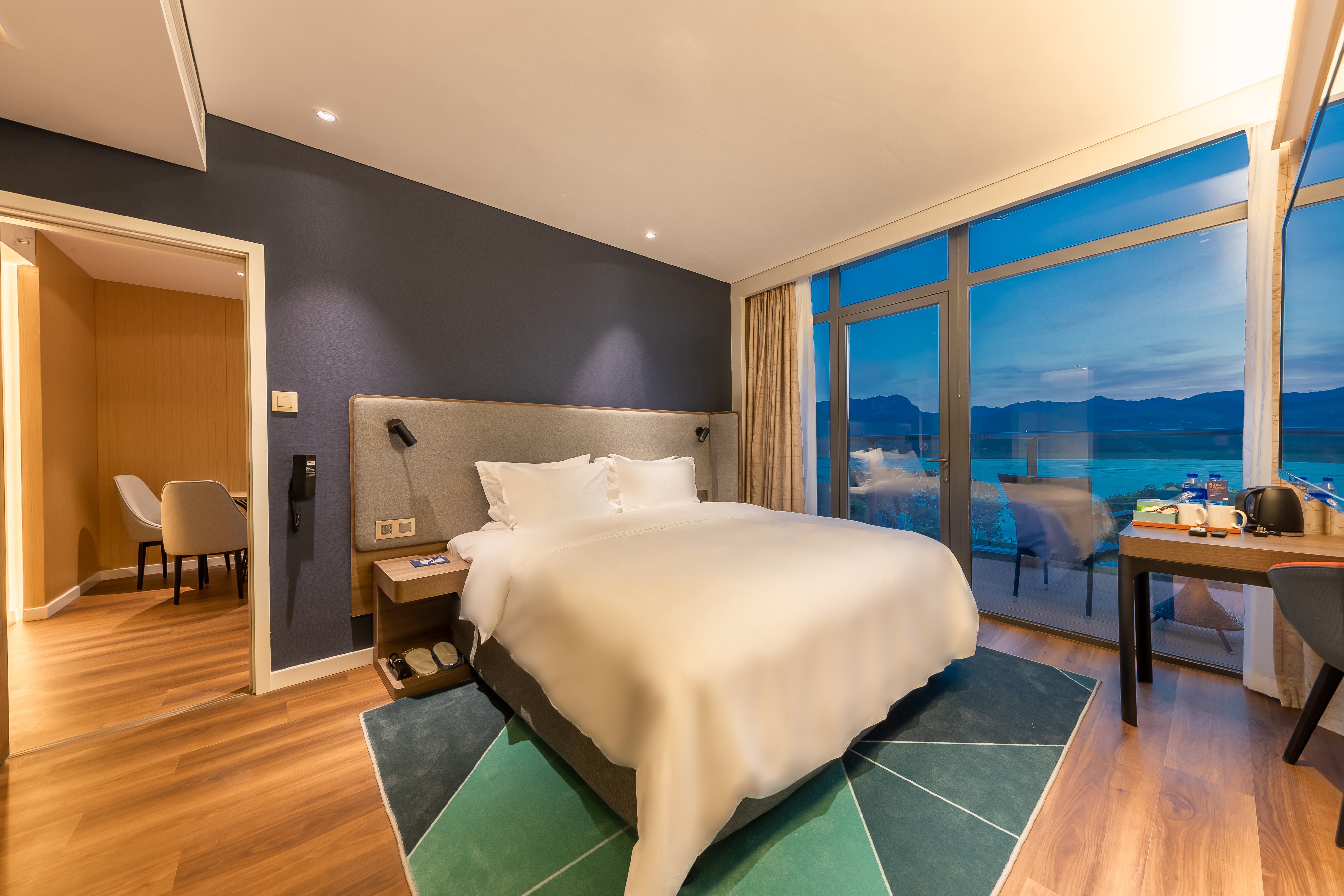 holiday inn express yichang riverside an ihg hotel
