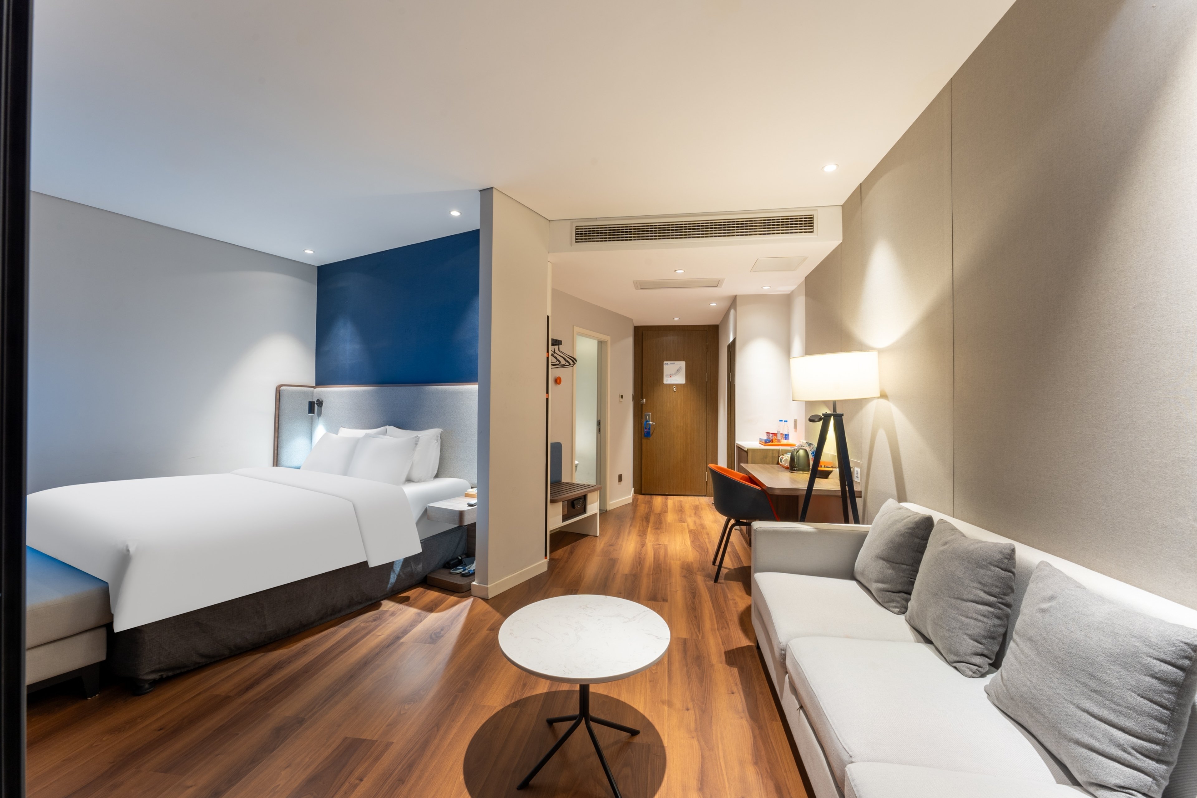 holiday inn express yichang riverside an ihg hotel