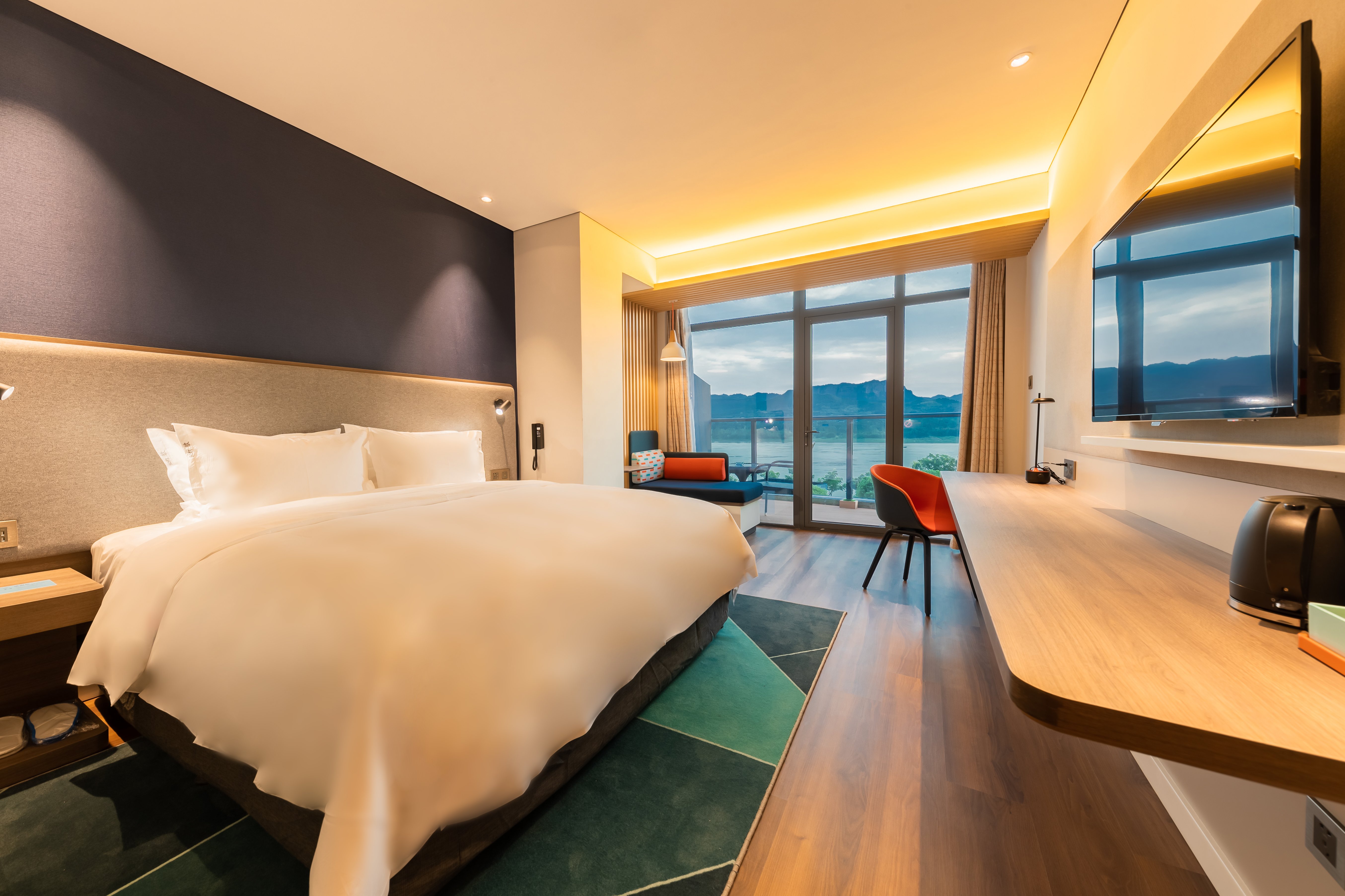 holiday inn express yichang riverside an ihg hotel