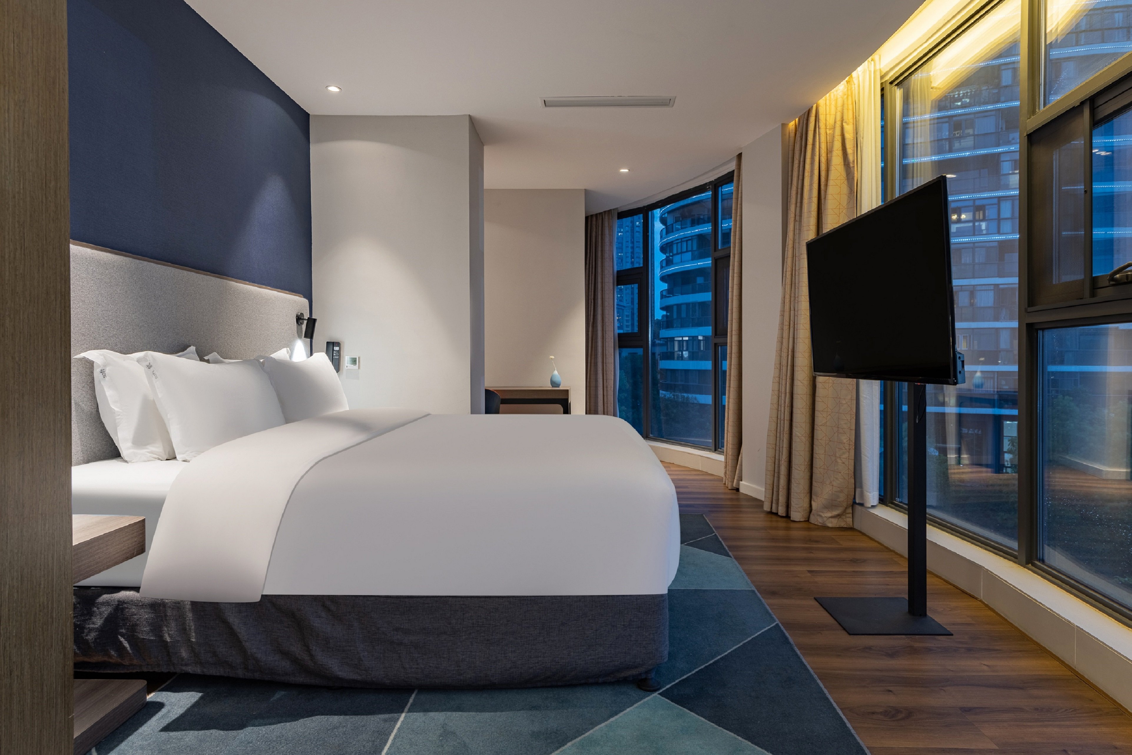 holiday inn express yichang riverside an ihg hotel