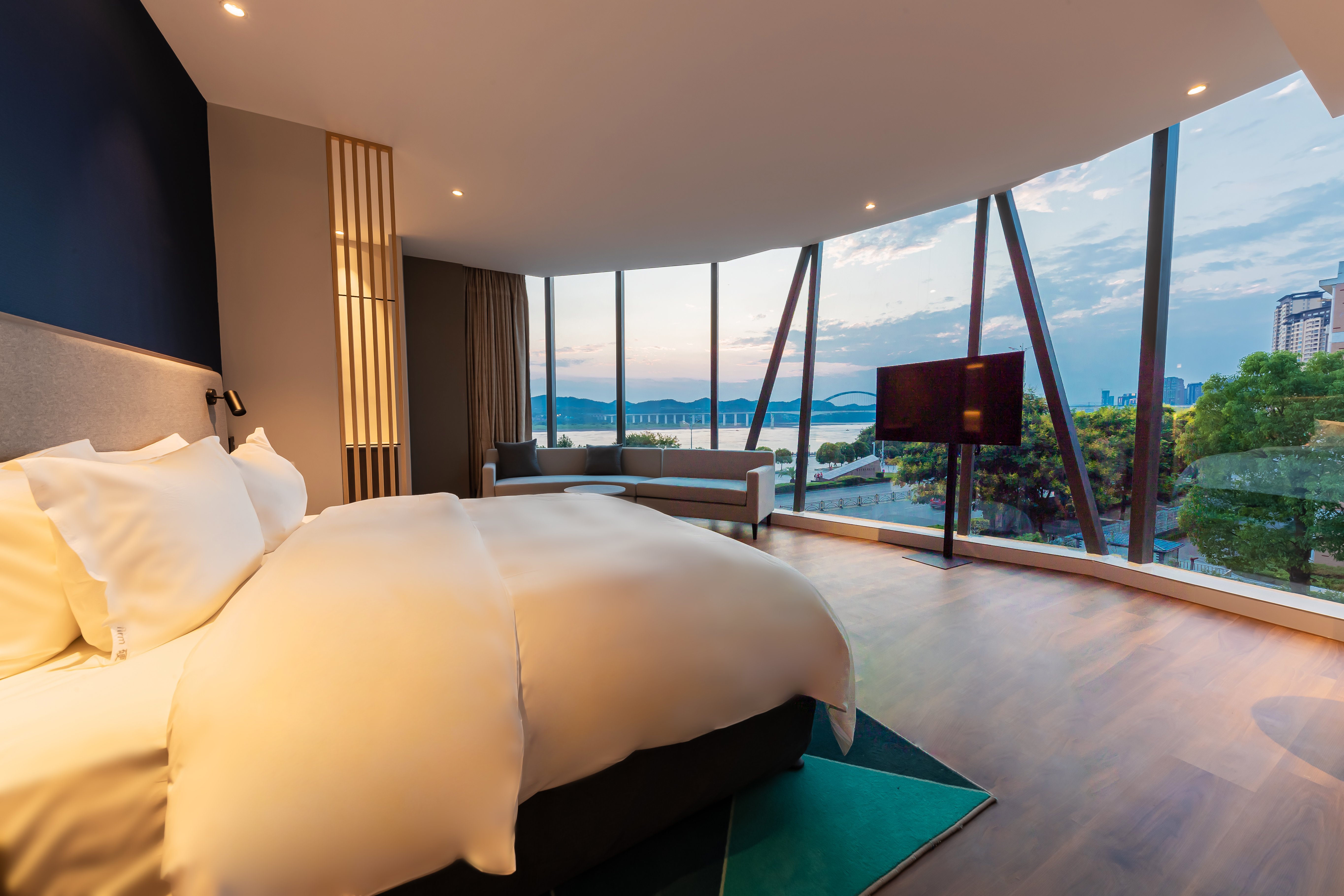 holiday inn express yichang riverside an ihg hotel