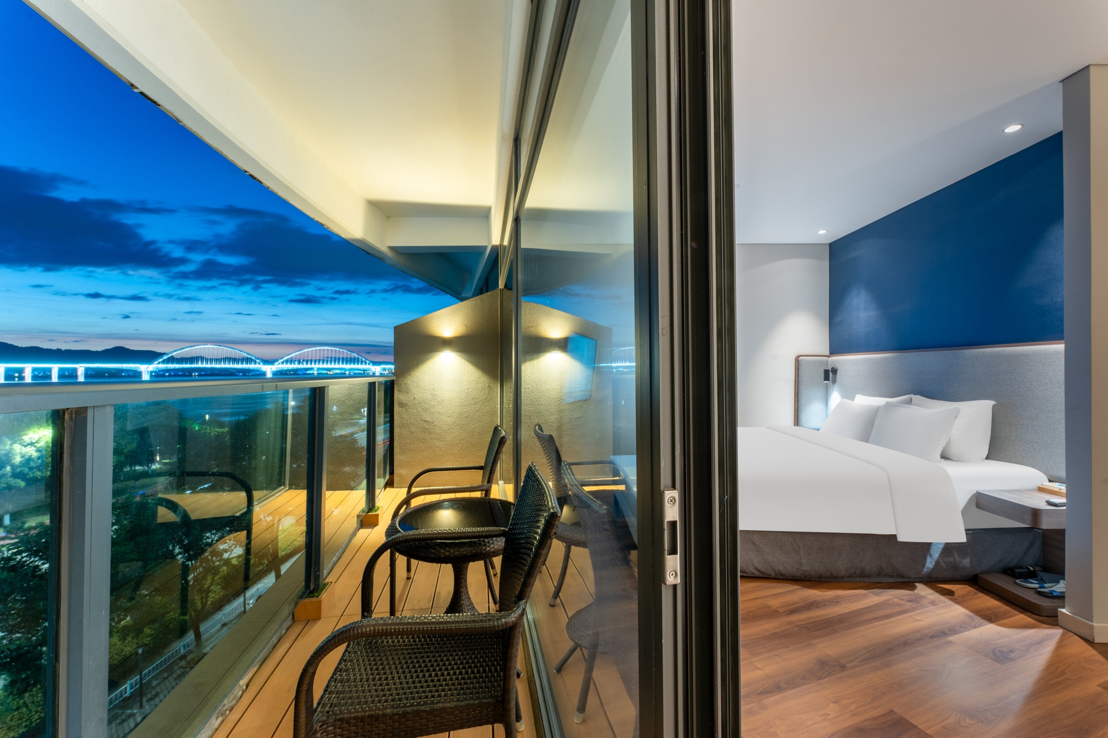 holiday inn express yichang riverside an ihg hotel