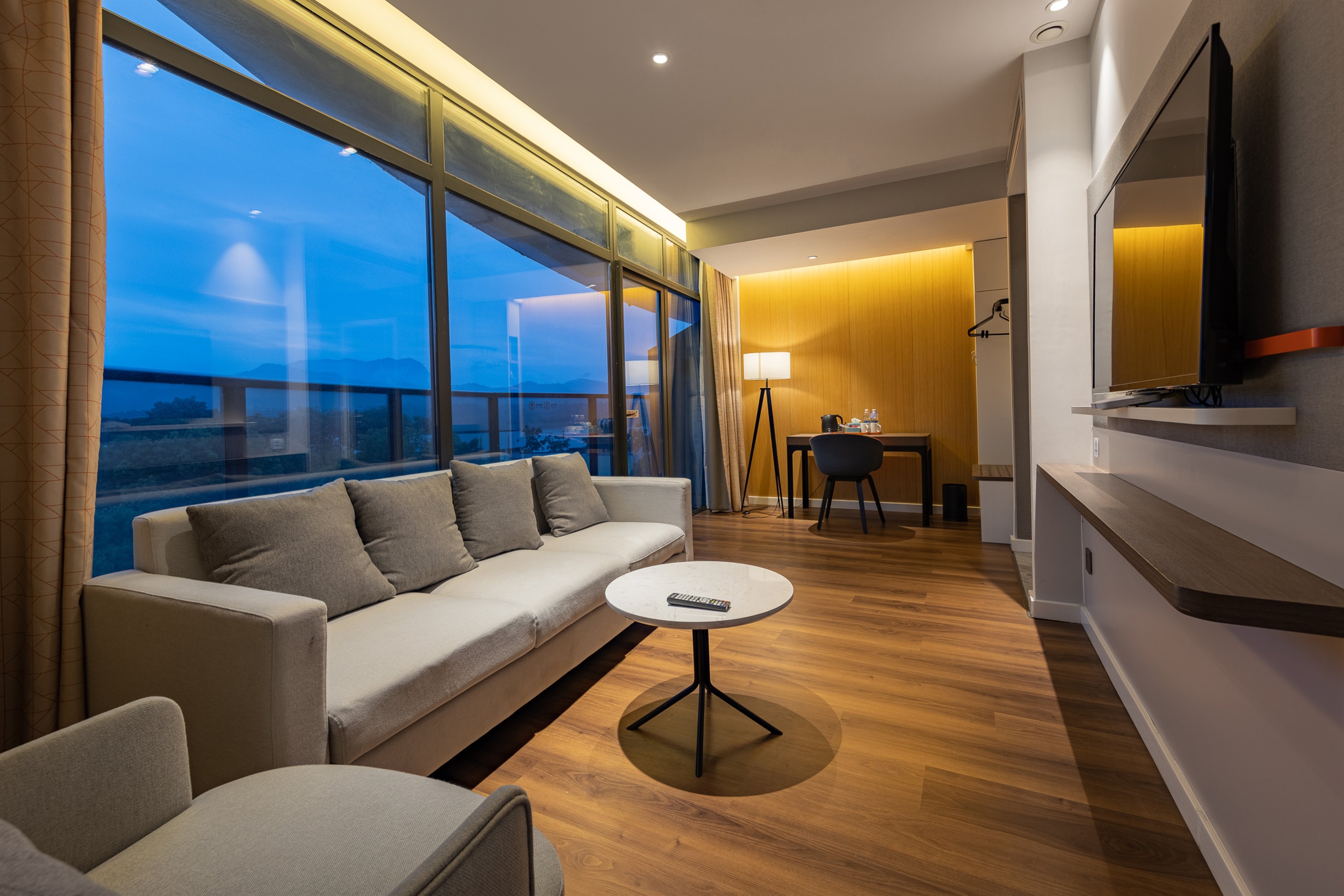 holiday inn express yichang riverside an ihg hotel