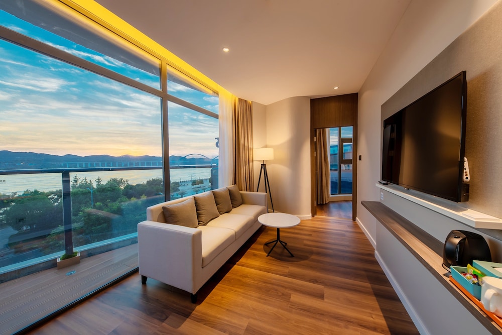 holiday inn express yichang riverside an ihg hotel