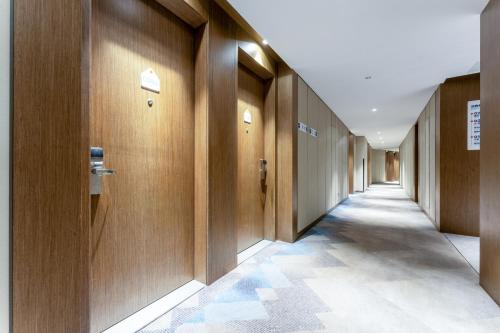 holiday inn express yichang riverside an ihg hotel