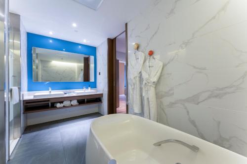 holiday inn express yichang riverside an ihg hotel