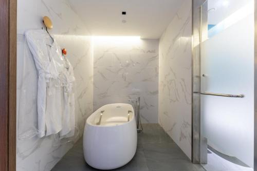 holiday inn express yichang riverside an ihg hotel