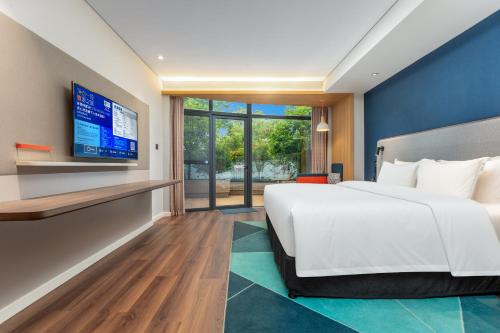 holiday inn express yichang riverside an ihg hotel