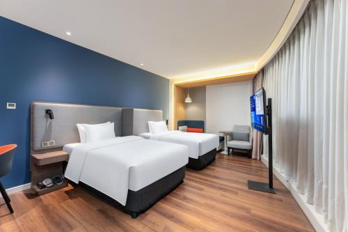 holiday inn express yichang riverside an ihg hotel