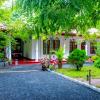thathsara holiday inn