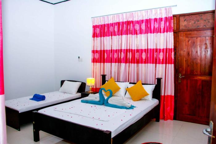 thathsara holiday inn