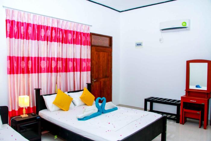 thathsara holiday inn