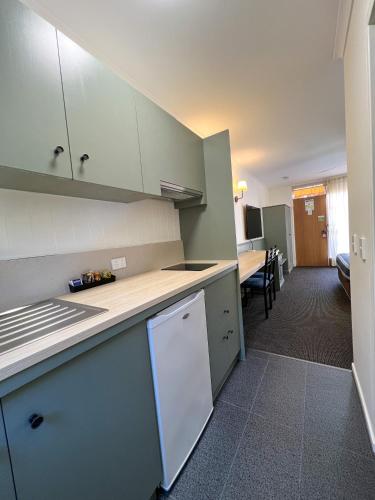 summerhill motor inn adults only