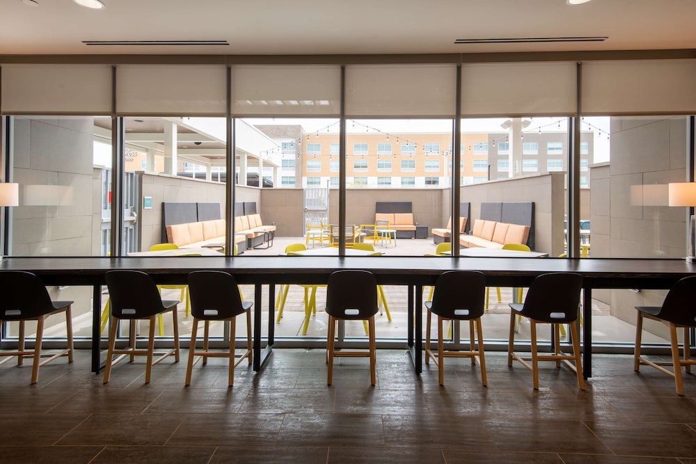 home2 suites by hilton phoenix airport north az