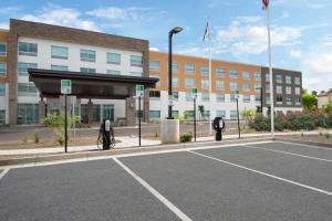 home2 suites by hilton phoenix airport north az