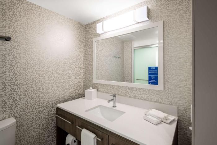 home2 suites by hilton phoenix airport north az