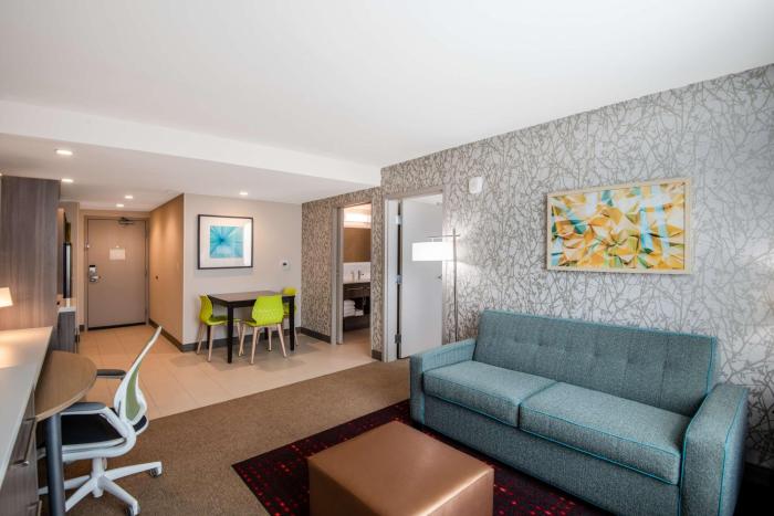home2 suites by hilton phoenix airport north az