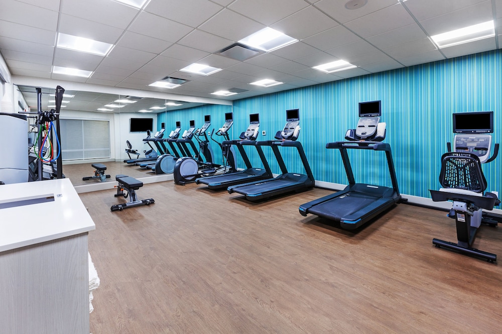 hol inn exp and suites tulsa northeast owasso