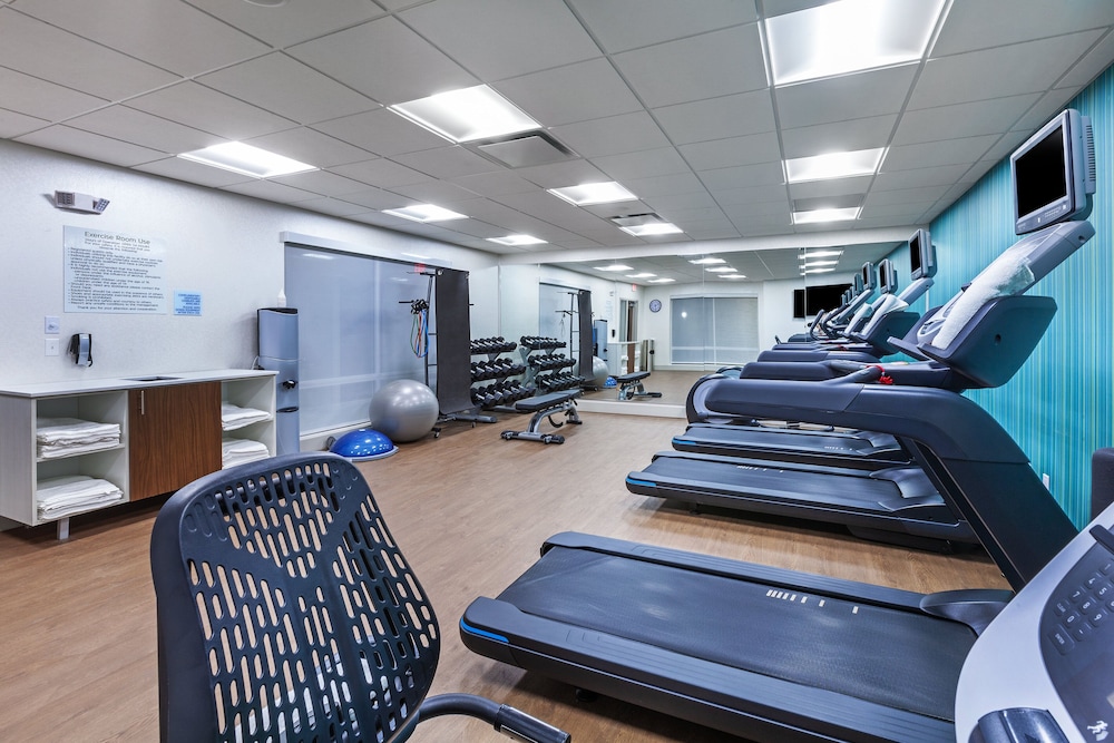 hol inn exp and suites tulsa northeast owasso