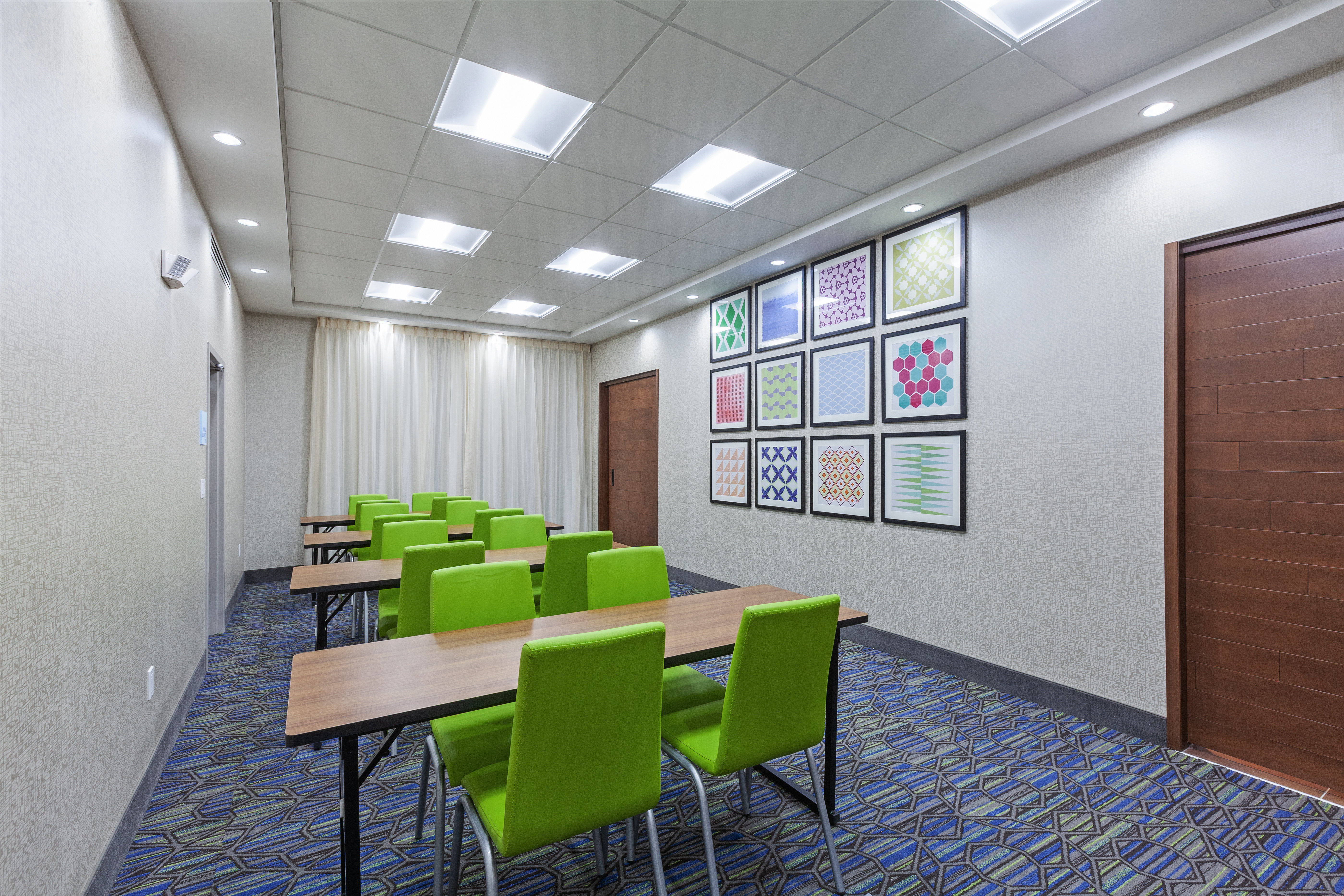 hol inn exp and suites tulsa northeast owasso