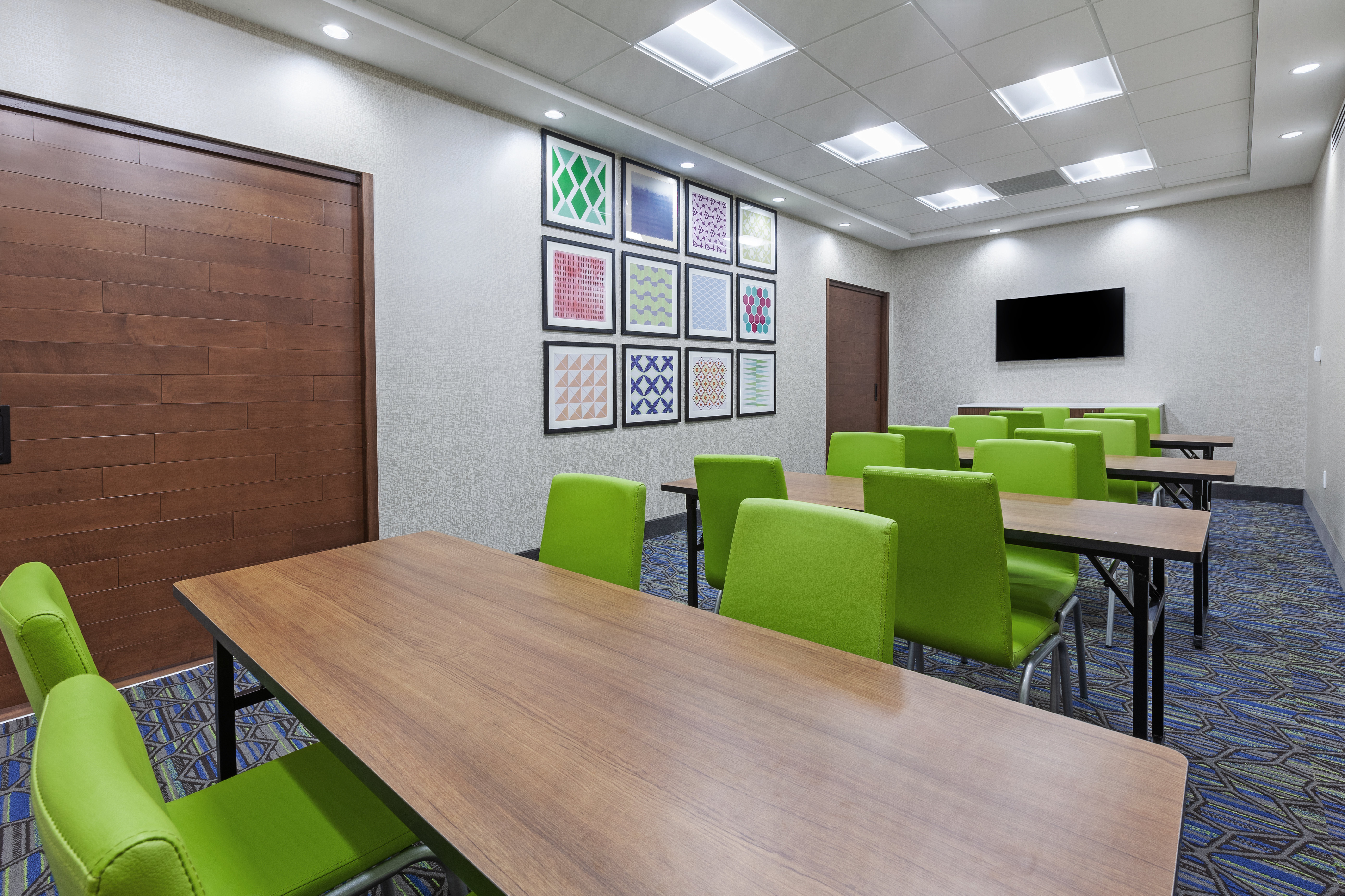 hol inn exp and suites tulsa northeast owasso