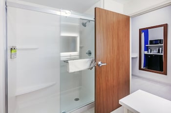 Hol. Inn Exp. And Suites Tulsa Northeast - Owasso,Tulsa>>Owasso,2.5 star