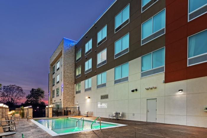hol inn exp and suites tulsa northeast owasso