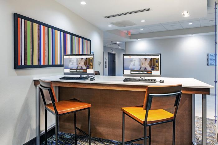 hol inn exp and suites tulsa northeast owasso