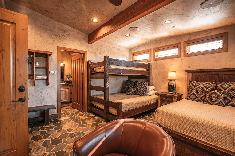 cougar ridge resort llc