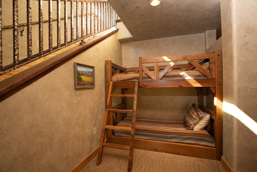 cougar ridge resort llc