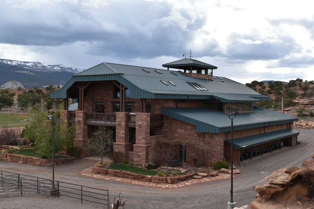 cougar ridge resort llc