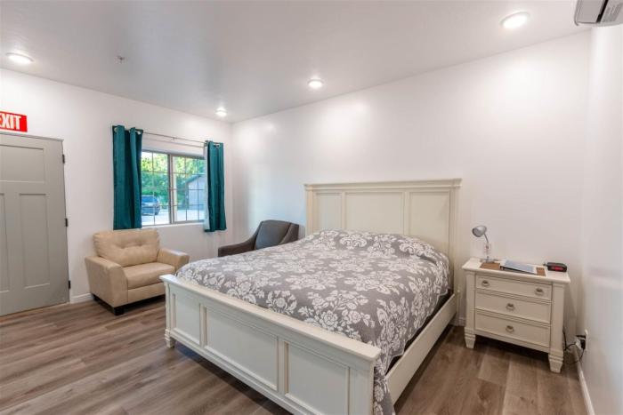 hurricane hideaway lodging