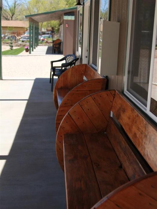 hurricane hideaway lodging