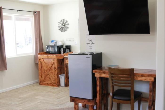 hurricane hideaway lodging