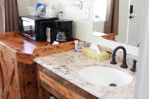 hurricane hideaway lodging