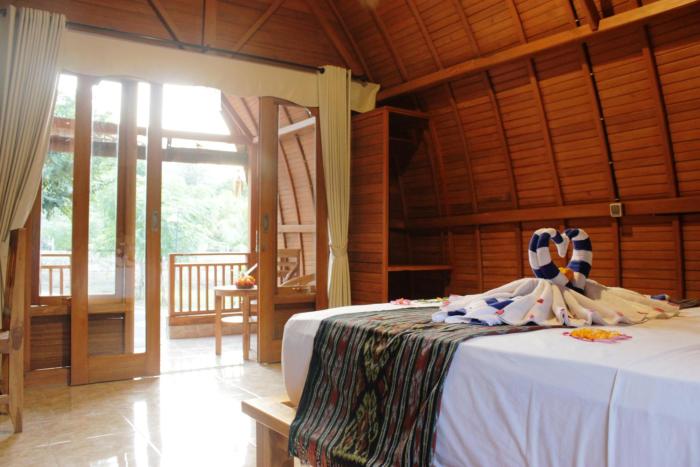 kubu padi wooden house