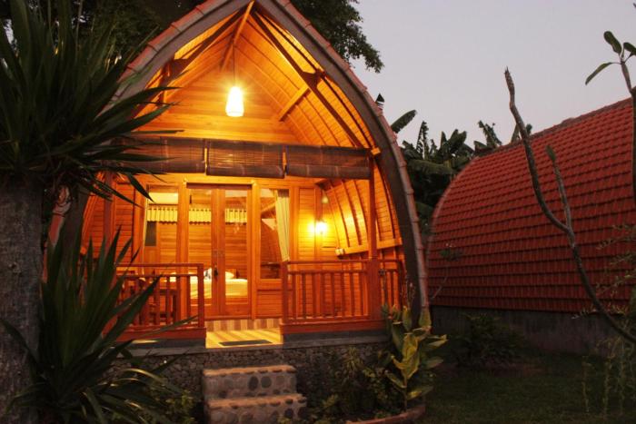 kubu padi wooden house