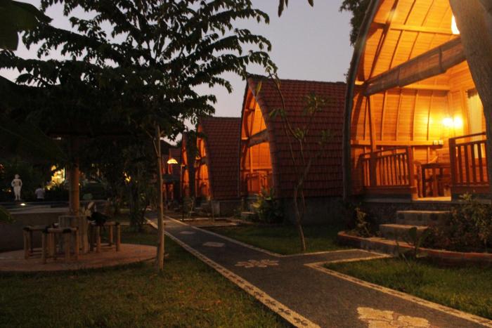 kubu padi wooden house