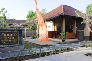 kubu padi wooden house