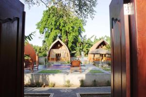 kubu padi wooden house