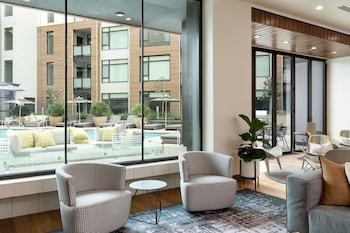 global luxury suites at mountain view