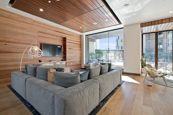 global luxury suites at mountain view